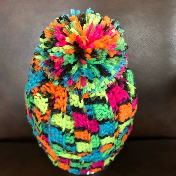 Toddler winter Pom Pom beanie handmade rainbow - Picture 3 of 4